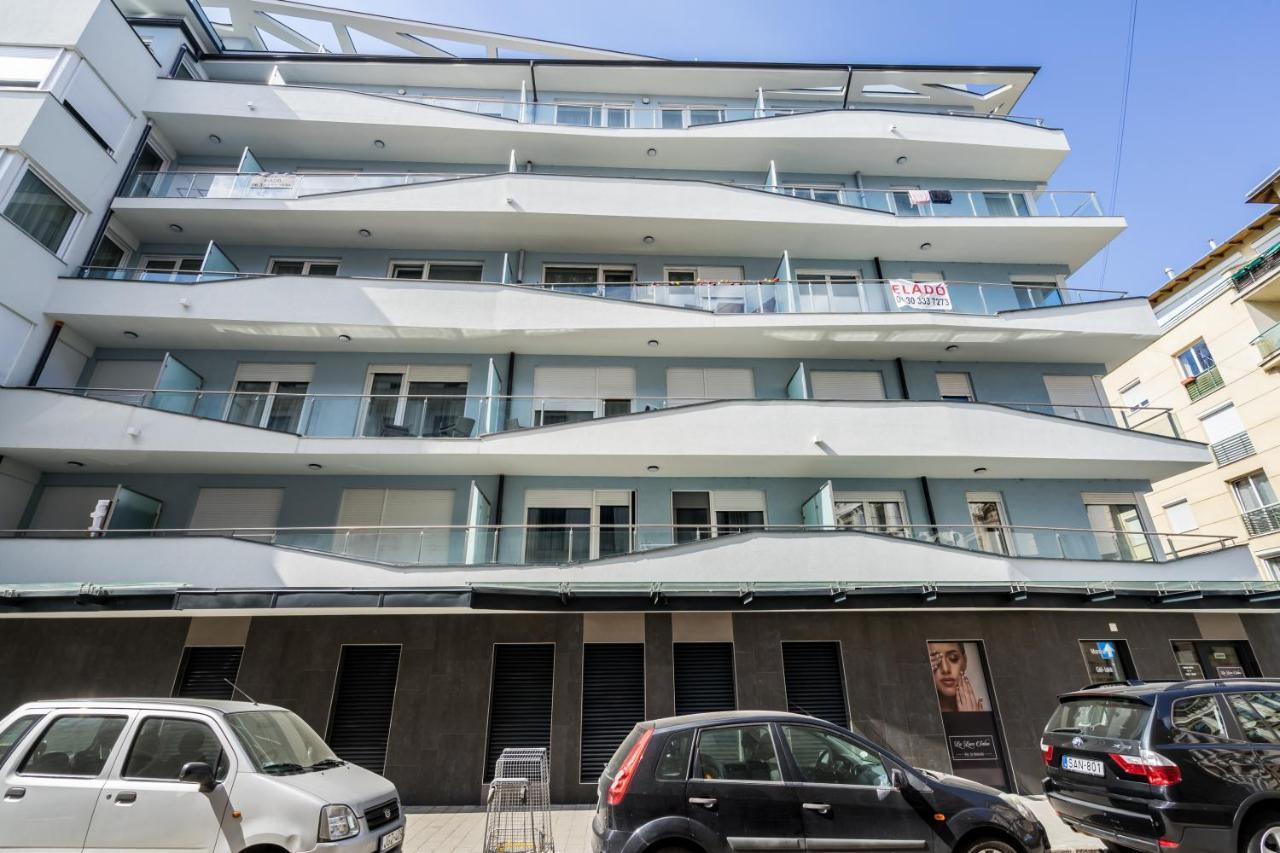 Bpr Galactic Empire Home With Balcony Budapest Esterno foto