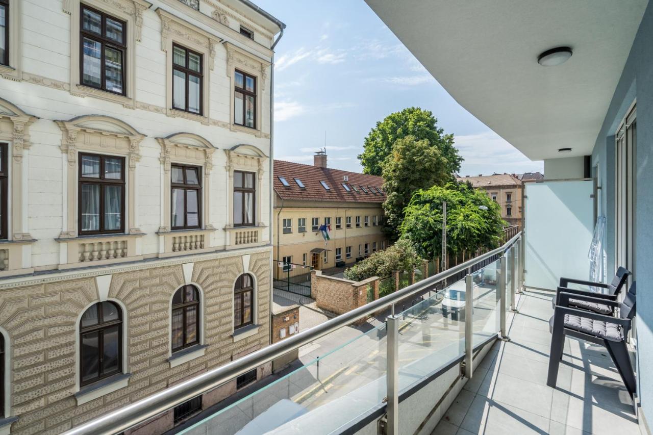 Bpr Galactic Empire Home With Balcony Budapest Esterno foto